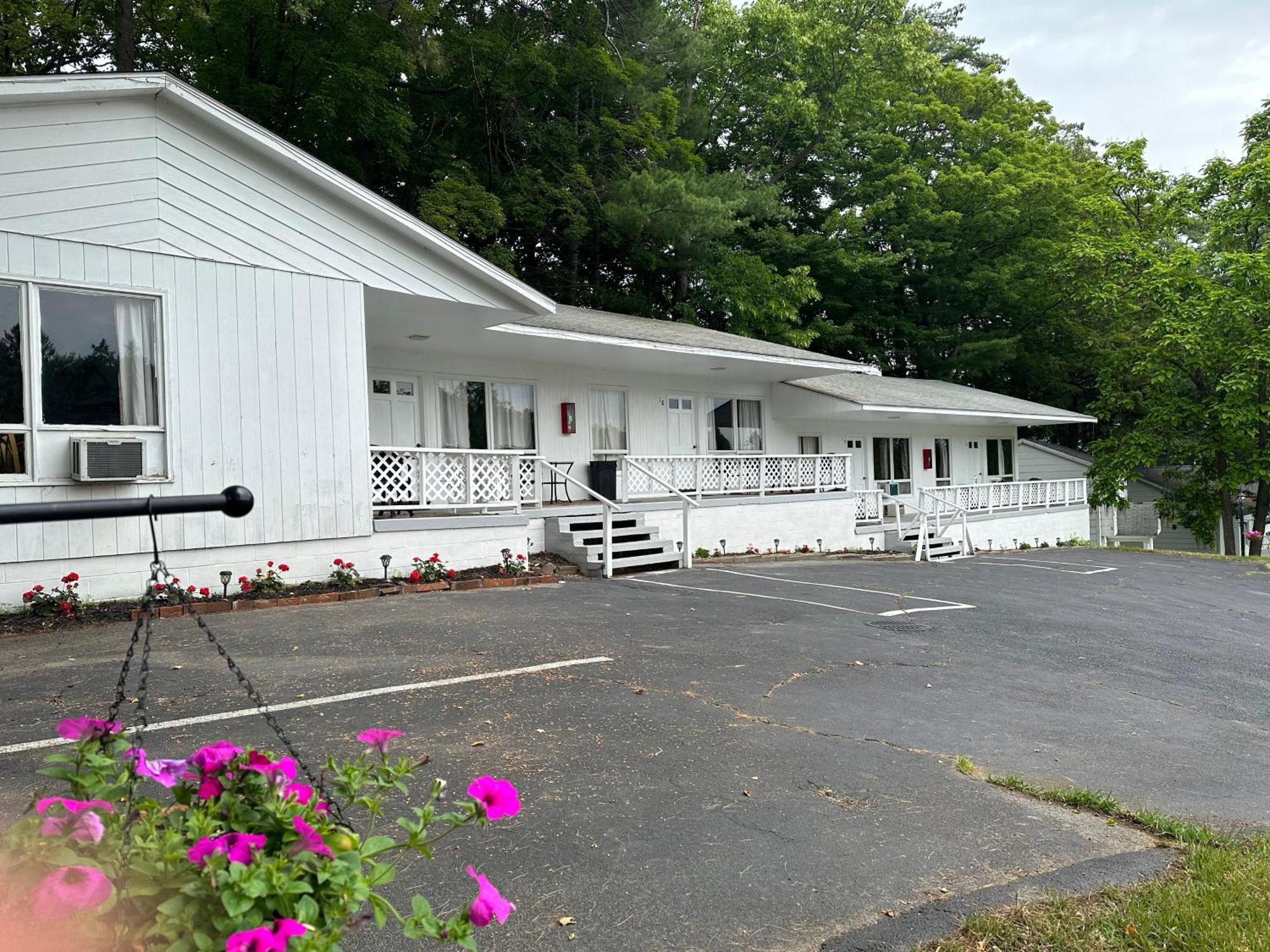 The Villas On Lake George Diamond Point Exterior photo
